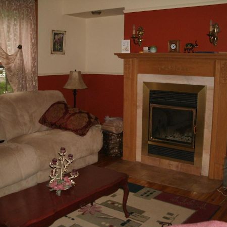 Ici Et Maintenant Bed & Breakfast Magog Exterior foto
