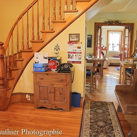 Ici Et Maintenant Bed & Breakfast Magog Exterior foto