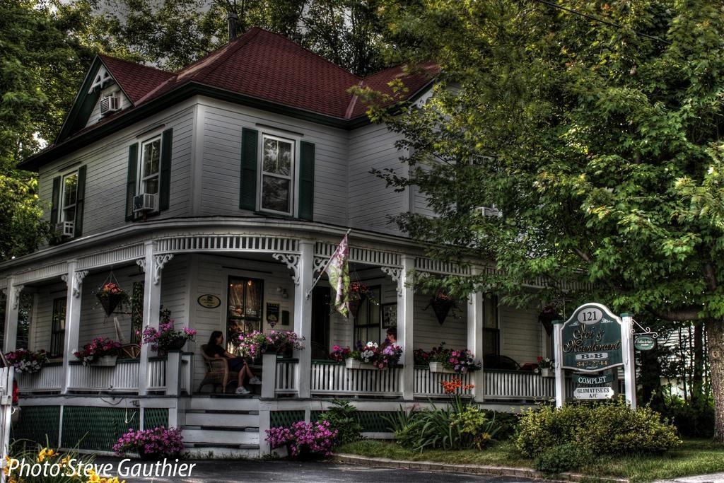 Ici Et Maintenant Bed & Breakfast Magog Exterior foto