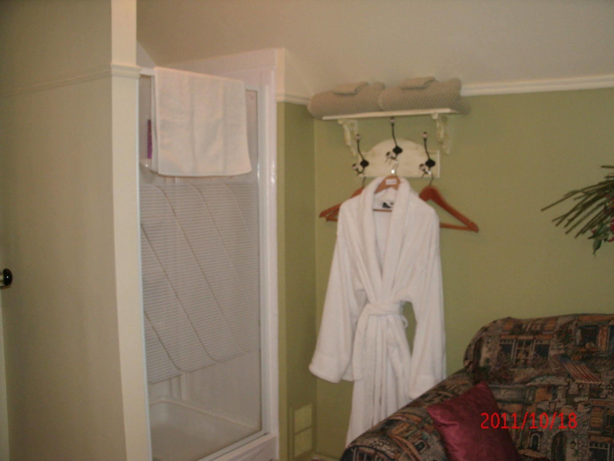 Ici Et Maintenant Bed & Breakfast Magog Exterior foto