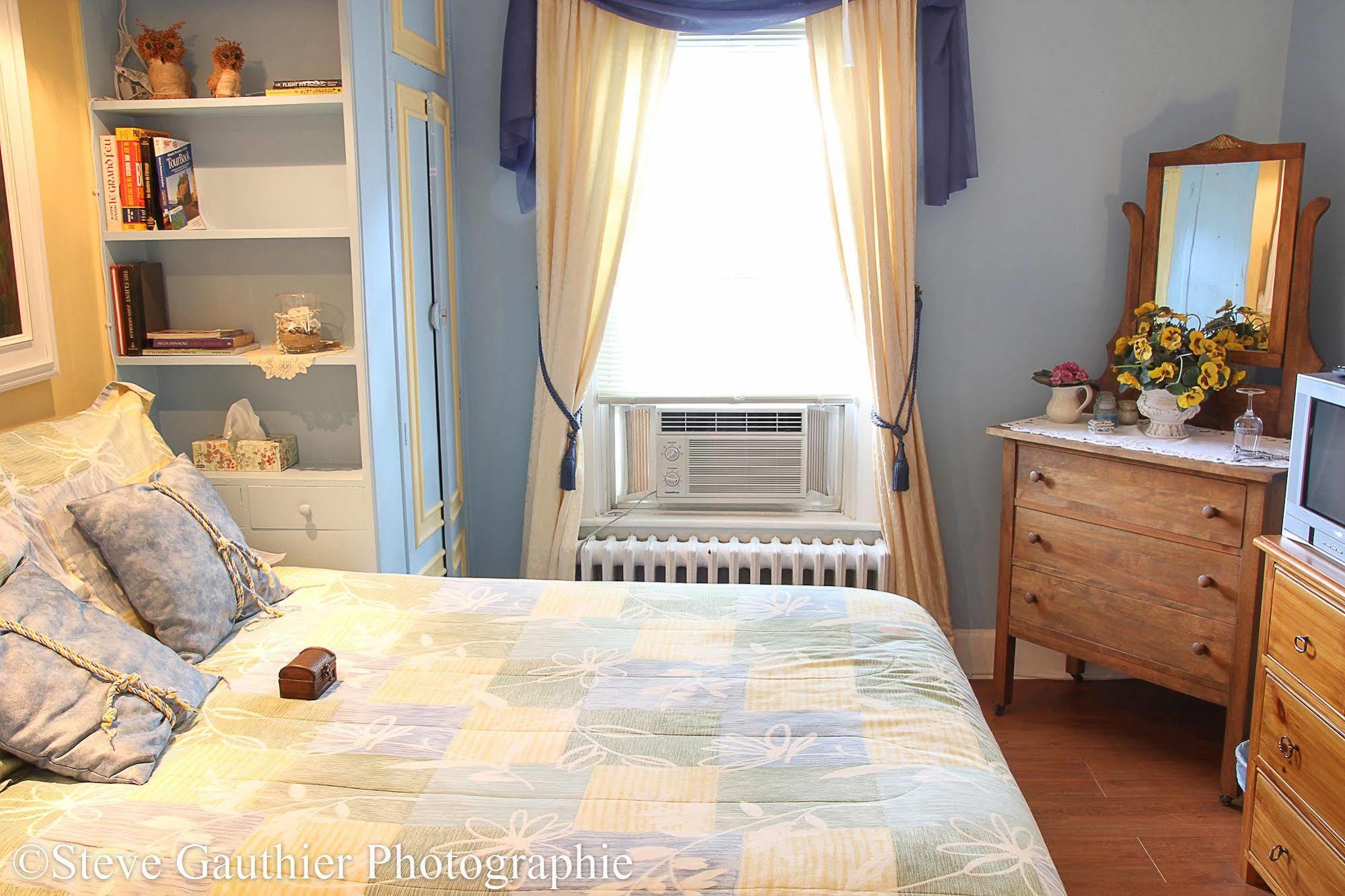 Ici Et Maintenant Bed & Breakfast Magog Exterior foto