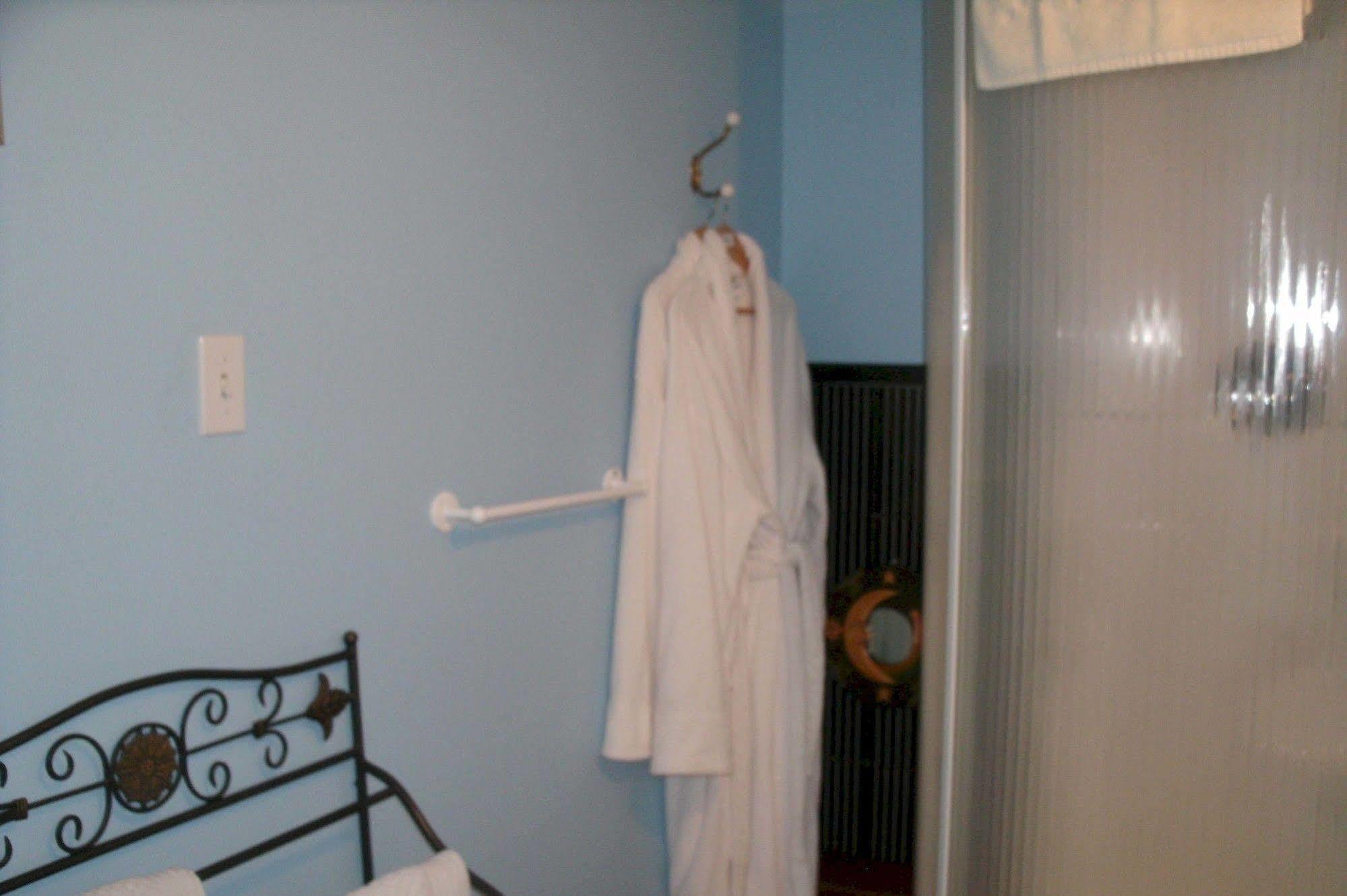 Ici Et Maintenant Bed & Breakfast Magog Exterior foto
