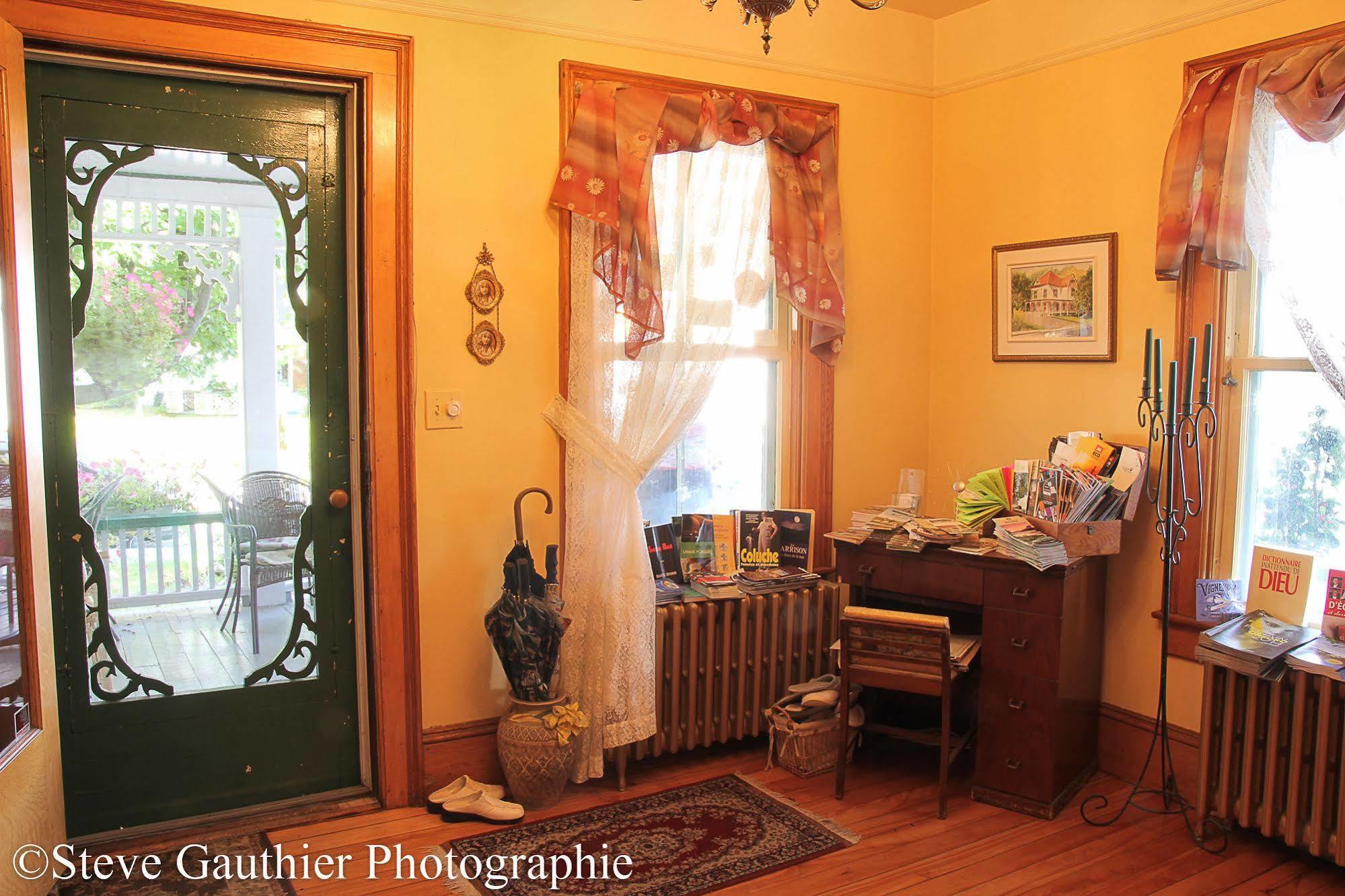 Ici Et Maintenant Bed & Breakfast Magog Exterior foto