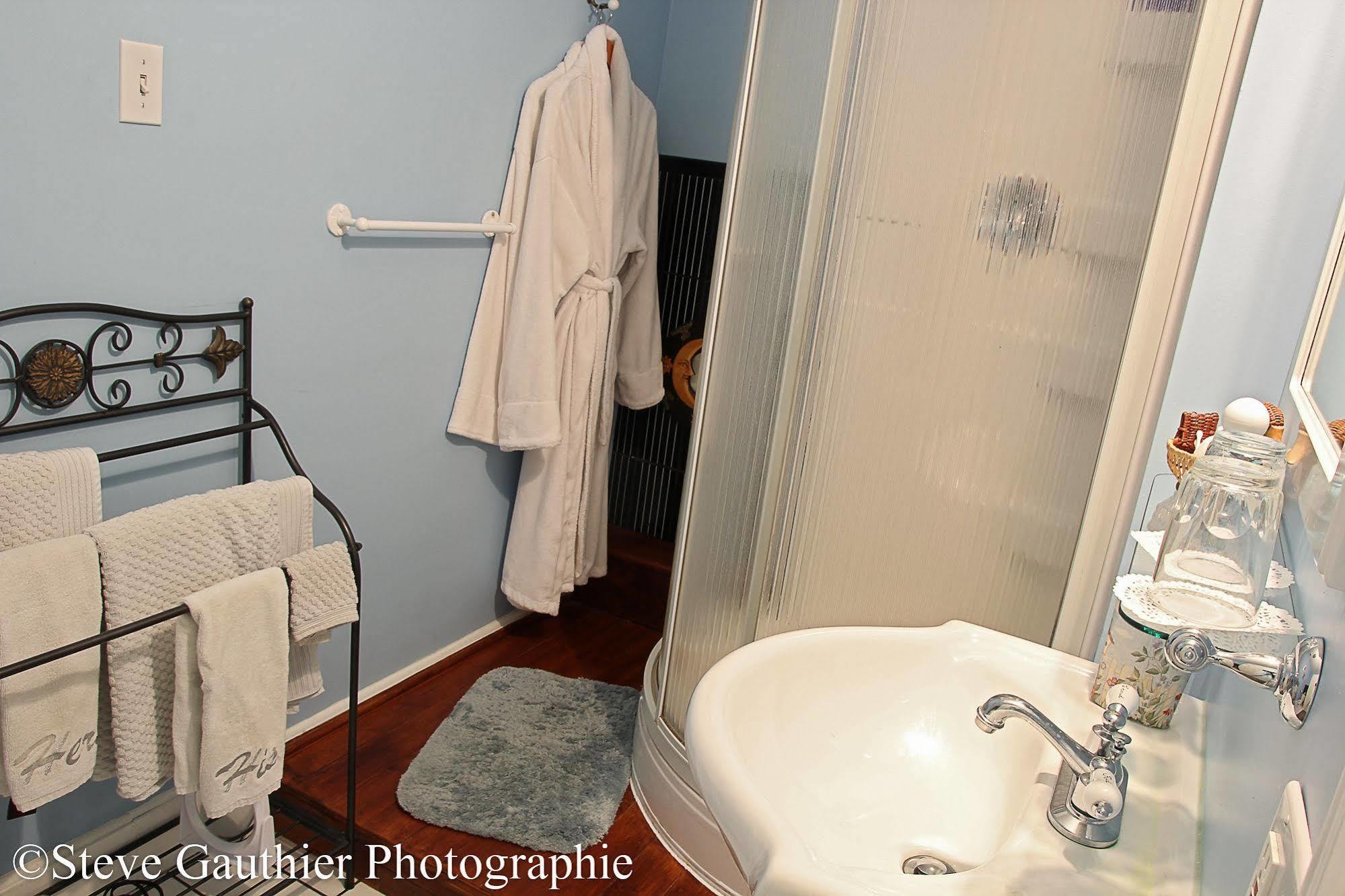 Ici Et Maintenant Bed & Breakfast Magog Exterior foto